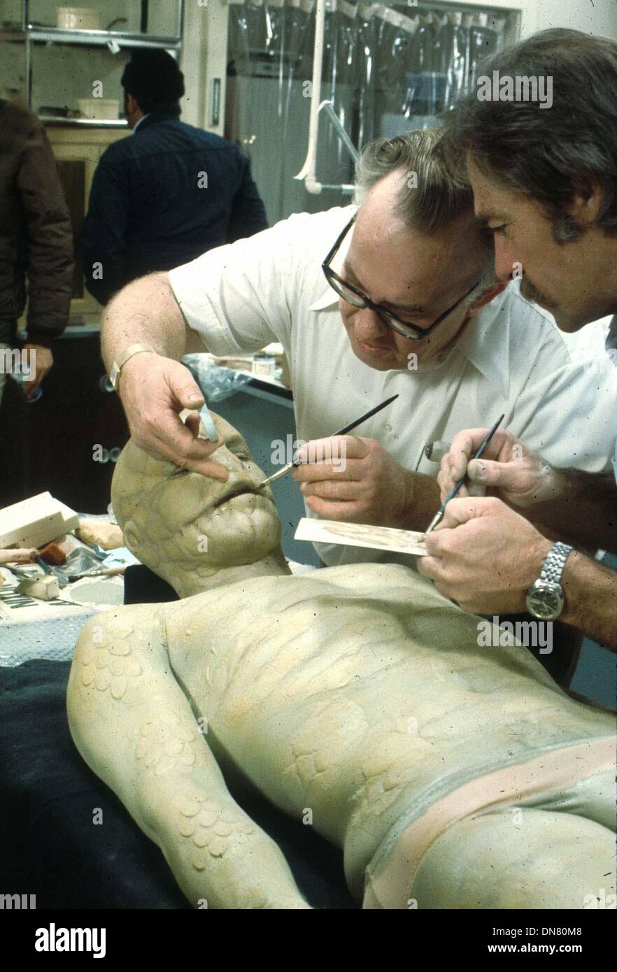 Le 26 août 2002 - Dirk Benedict dans le maquillage pour ''S-S-S-S''. LARRY BARBIER JR/(Image Crédit : © Globe Photos/ZUMAPRESS.com) Banque D'Images