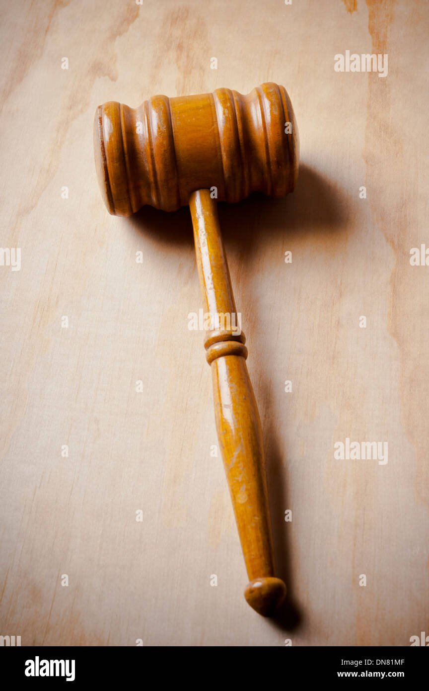 Wooden gavel de juge ou d'une vente aux enchères Banque D'Images