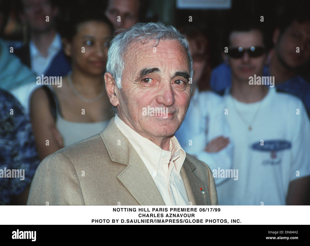 Le 17 juin 1999 - 06/17/99.Notting Hill Paris Premiere.Charles Aznavour. D. Saulnier/Imapress/(1999 Image : © Crédit Photos Globe/ZUMAPRESS.com) Banque D'Images