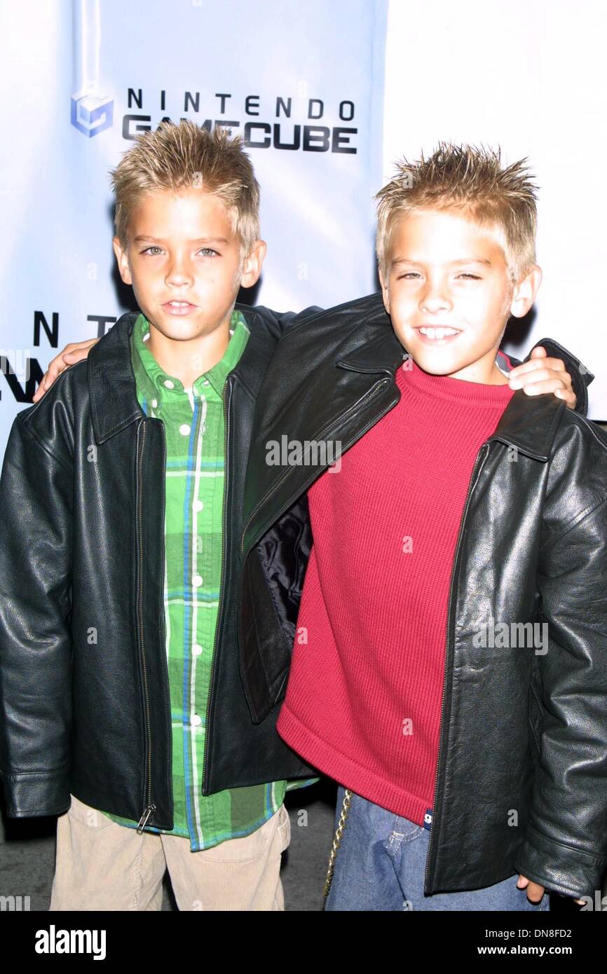 17 novembre 2001 - K23433JBB : PARTY DE LANCEMENT NINTENDO GAMECUBE À 60 Spring Street, NEW YORK CITY 11/17/01.DYLAN ET Cole Sprouse. JOHN BARRETT/ 2001. (D)(Image Crédit : © Globe Photos/ZUMAPRESS.com) Banque D'Images