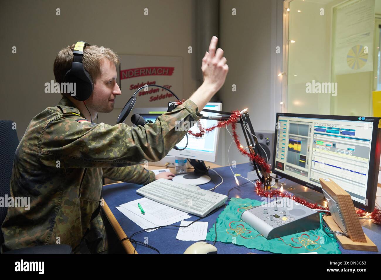 Soldiers german radio station Banque de photographies et d'images à haute  résolution - Alamy