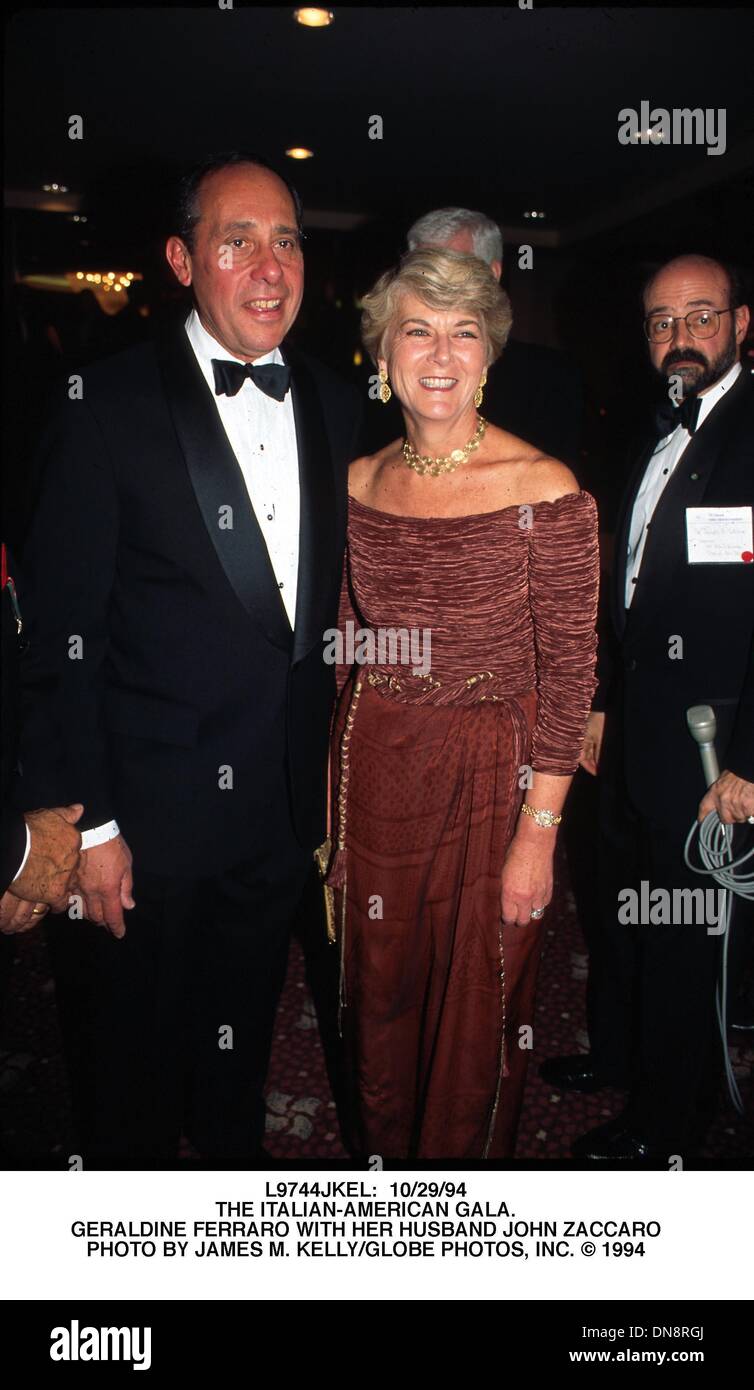 29 octobre 1994 - L9744JKEL : 10/29/94.L'ITALIEN-américain. GALA.Geraldine Ferraro AVEC SON MARI JOHN ZACCARO. JAMES M. KELLY/(1994 Image : © Crédit Photos Globe/ZUMAPRESS.com) Banque D'Images