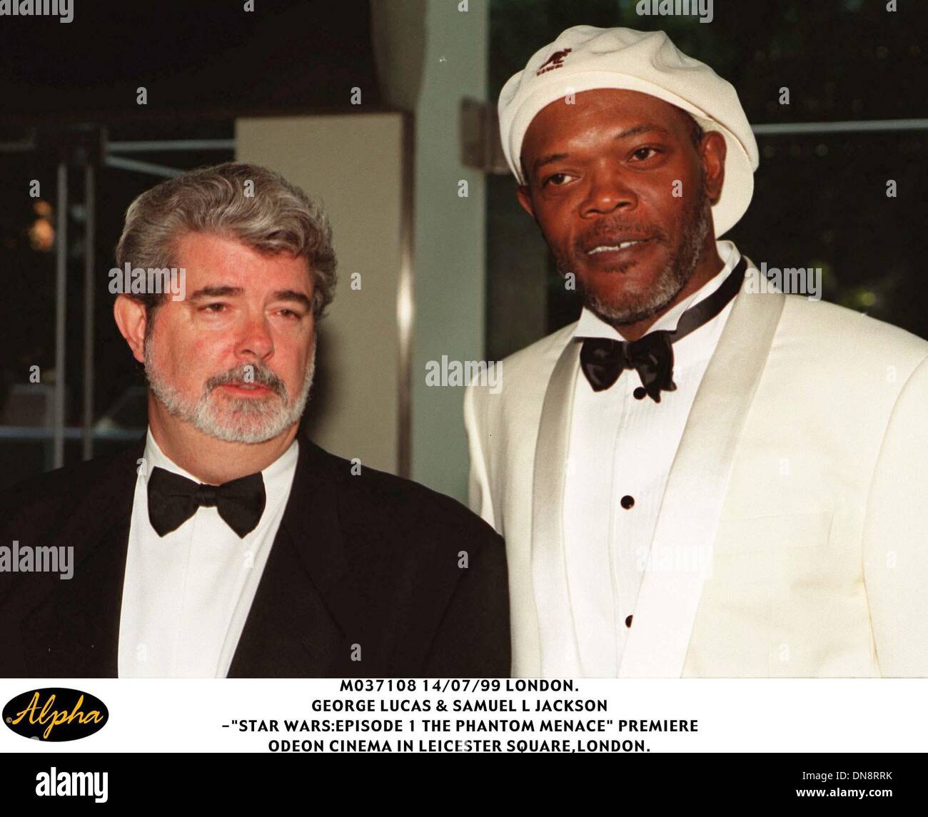 Juillet 14, 1999 - Londres, Grande-Bretagne - M037108 14/07/99 Londres..GEORGE LUCAS ET SAMUEL L JACKSON.-''Star Wars : Episode 1 La Menace fantôme'' PREMIERE.Cinéma Odeon à Leicester Square, Londres.(Image Crédit : © Globe Photos/ZUMAPRESS.com) Banque D'Images