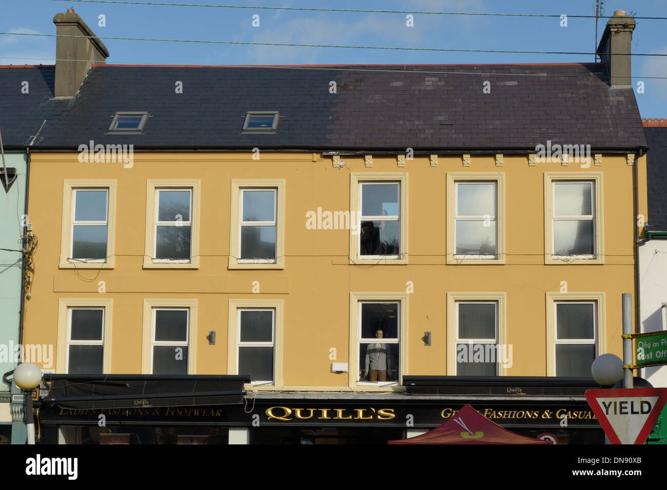 Faux à la fenêtre d'un magasin de Quill, Bantry Banque D'Images