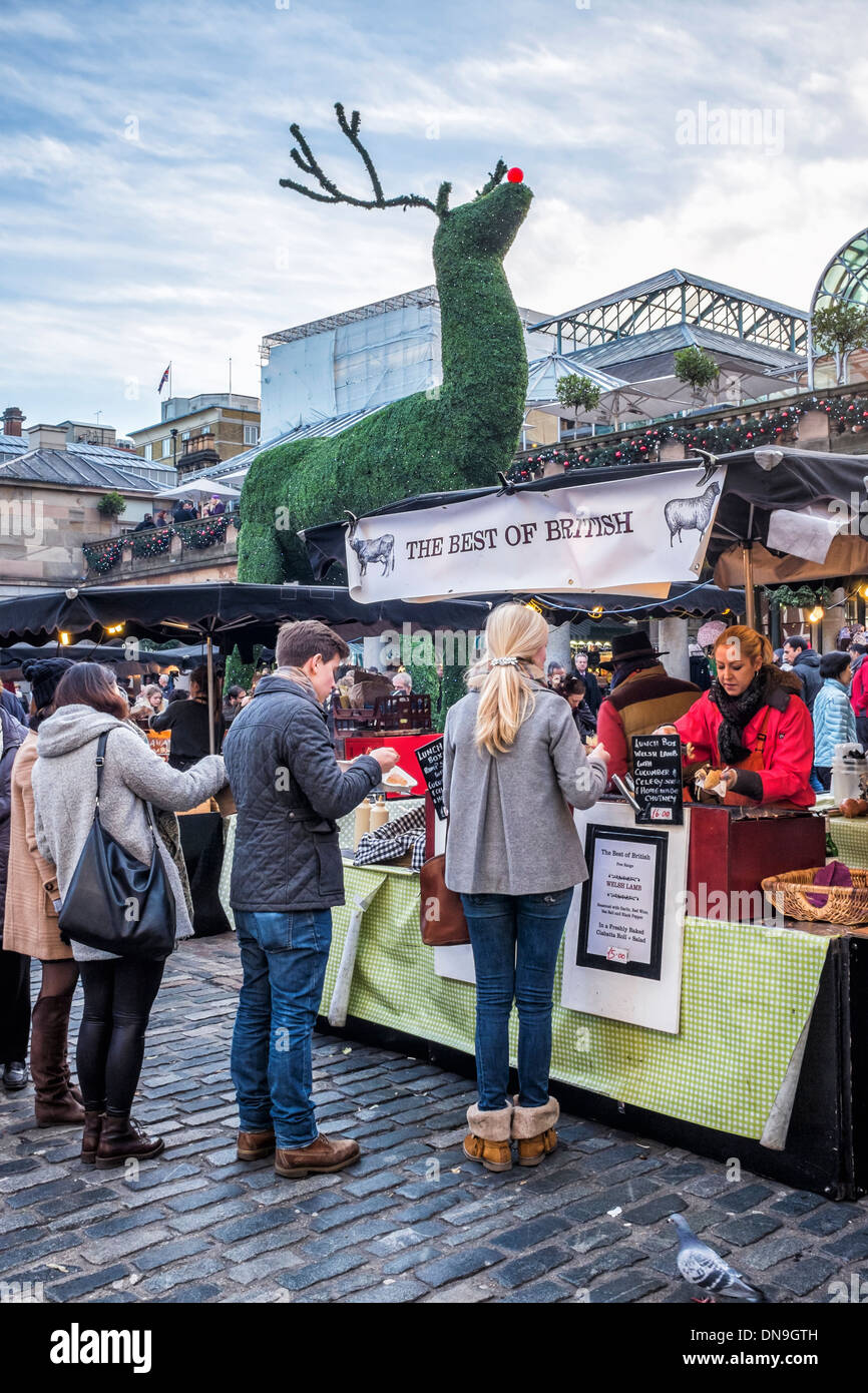 Noël - Rudolph le renne au nez rouge et à la cale du marché de Noël à ...