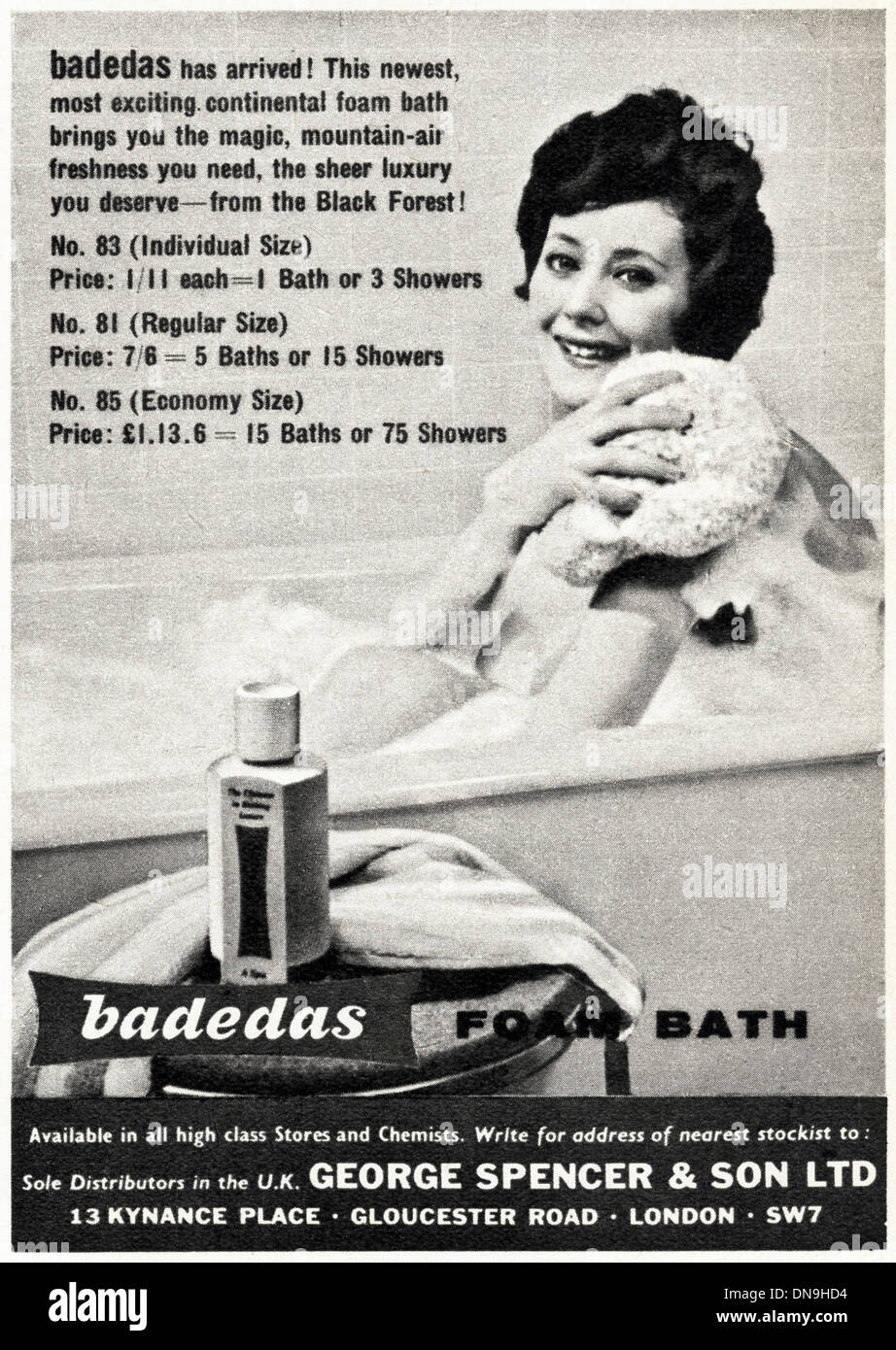 Années 1950, la publicité. Vintage original women's magazine de mode publicité pour BAIN MOUSSANT BADEDAS Banque D'Images