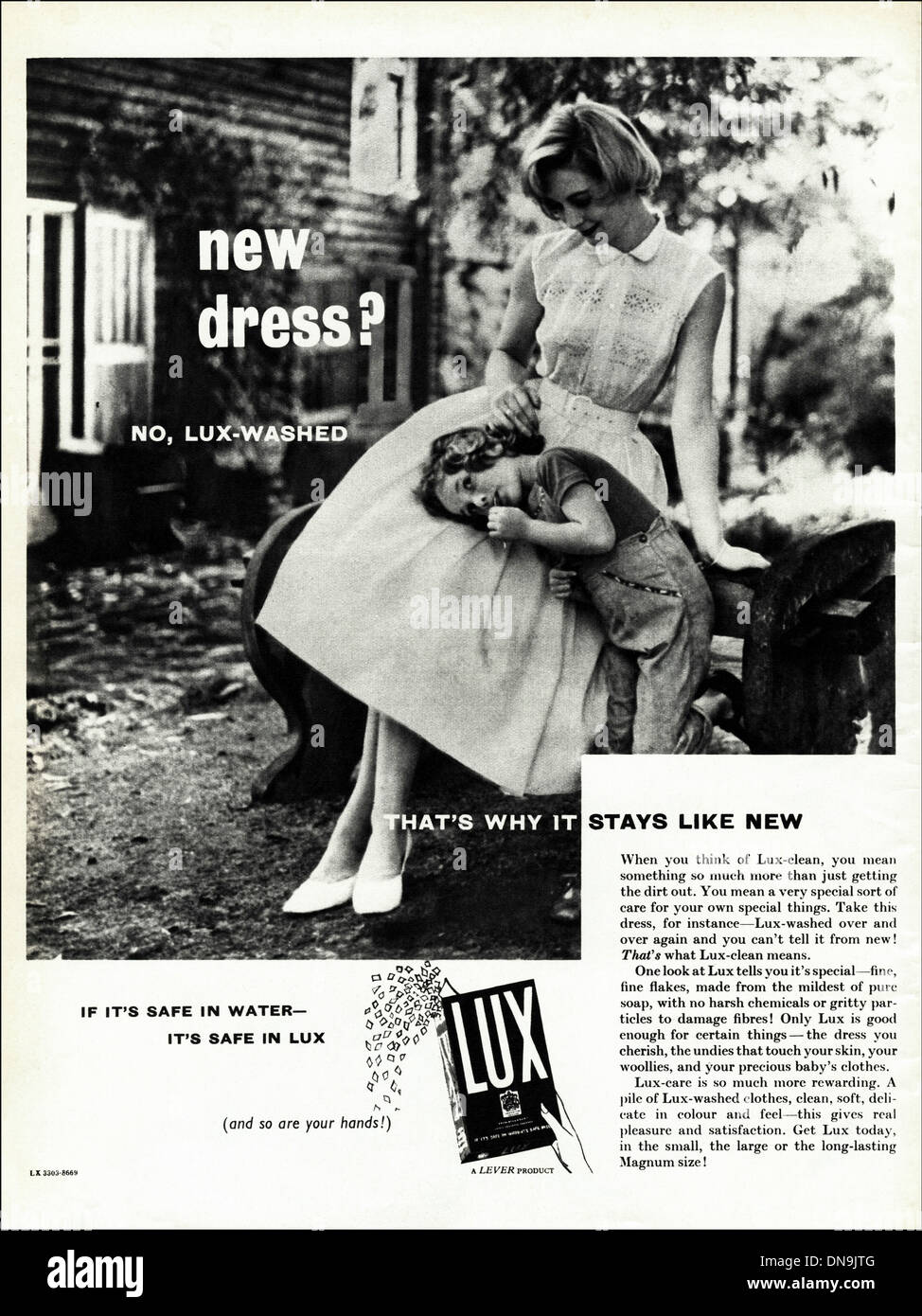 Années 1950, la publicité. Vintage original women's magazine de mode publicité pour lessive LUX par levier Banque D'Images