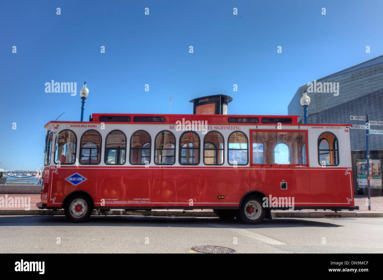 Un tramway rouge utilisé pour les touristes à Boston, Massachusetts Banque D'Images