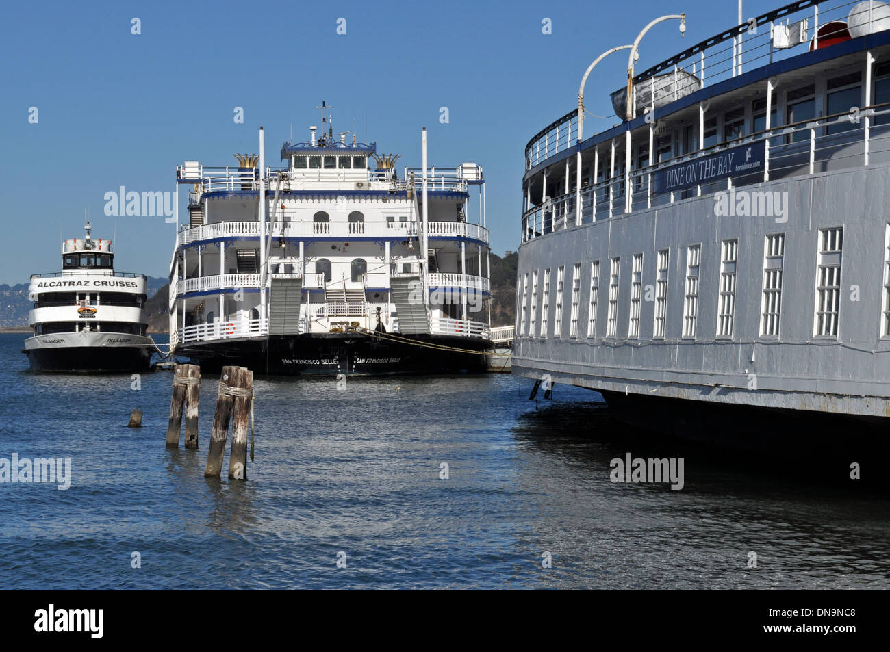 Belle & San Francisco Torres accoste au quai Banque D'Images