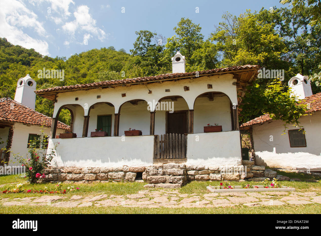 Maisons traditionnelles à proximité de sites archéologiques Lepensky Vir, Serbie, Europe Banque D'Images