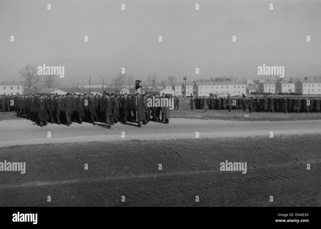 La DEUXIÈME GUERRE MONDIALE, les soldats marchant, HQ 2e Bataillon d'infanterie, 389E, base militaire de l'armée américaine, Indiana, USA, 1942 Banque D'Images