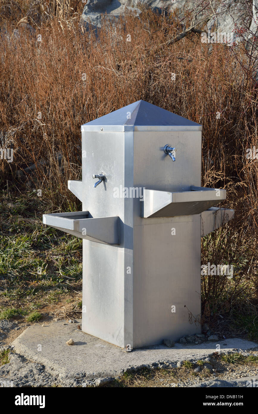 L'acier fait Fontaine à eau dans la zone Banque D'Images