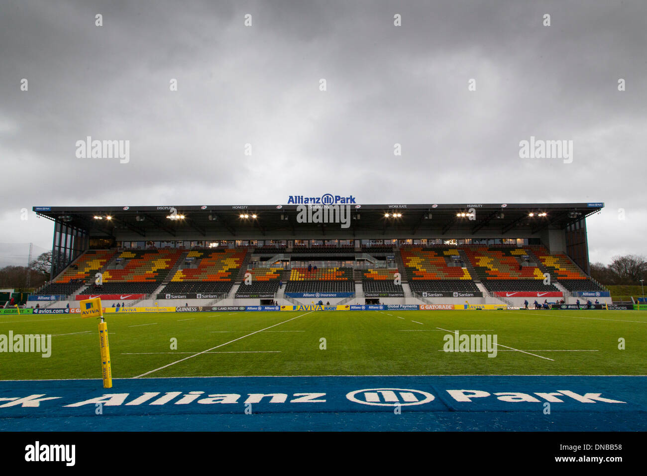Londres, Royaume-Uni. Dec 21, 2013. Vue générale d'Allianz Park avant l'Aviva Premiership match entre sarrasins et Leicester Tigers. Credit : Action Plus Sport/Alamy Live News Banque D'Images
