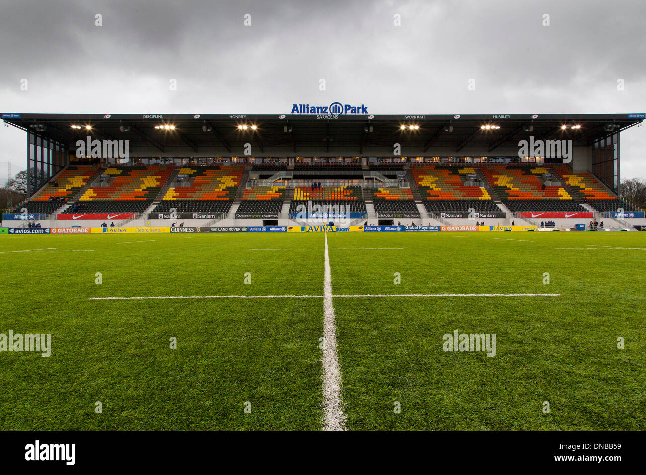 Londres, Royaume-Uni. Dec 21, 2013. Vue générale d'Allianz Park avant l'Aviva Premiership match entre sarrasins et Leicester Tigers. Credit : Action Plus Sport/Alamy Live News Banque D'Images