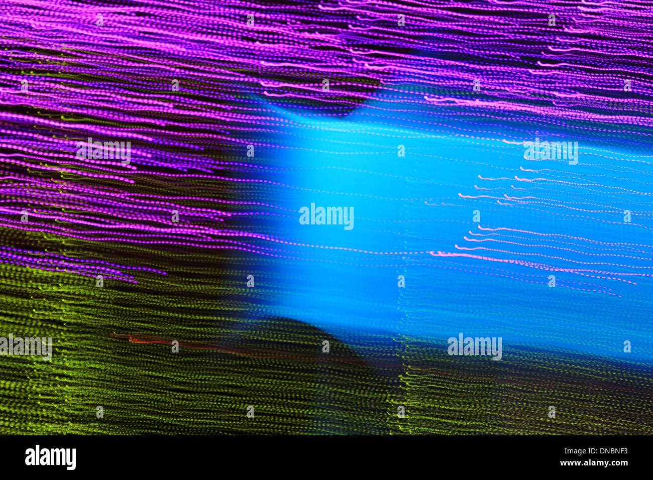 Lumières de Noël dans le flou et Couleur - Abstract Background - Lignes de bleu et violet vert Banque D'Images