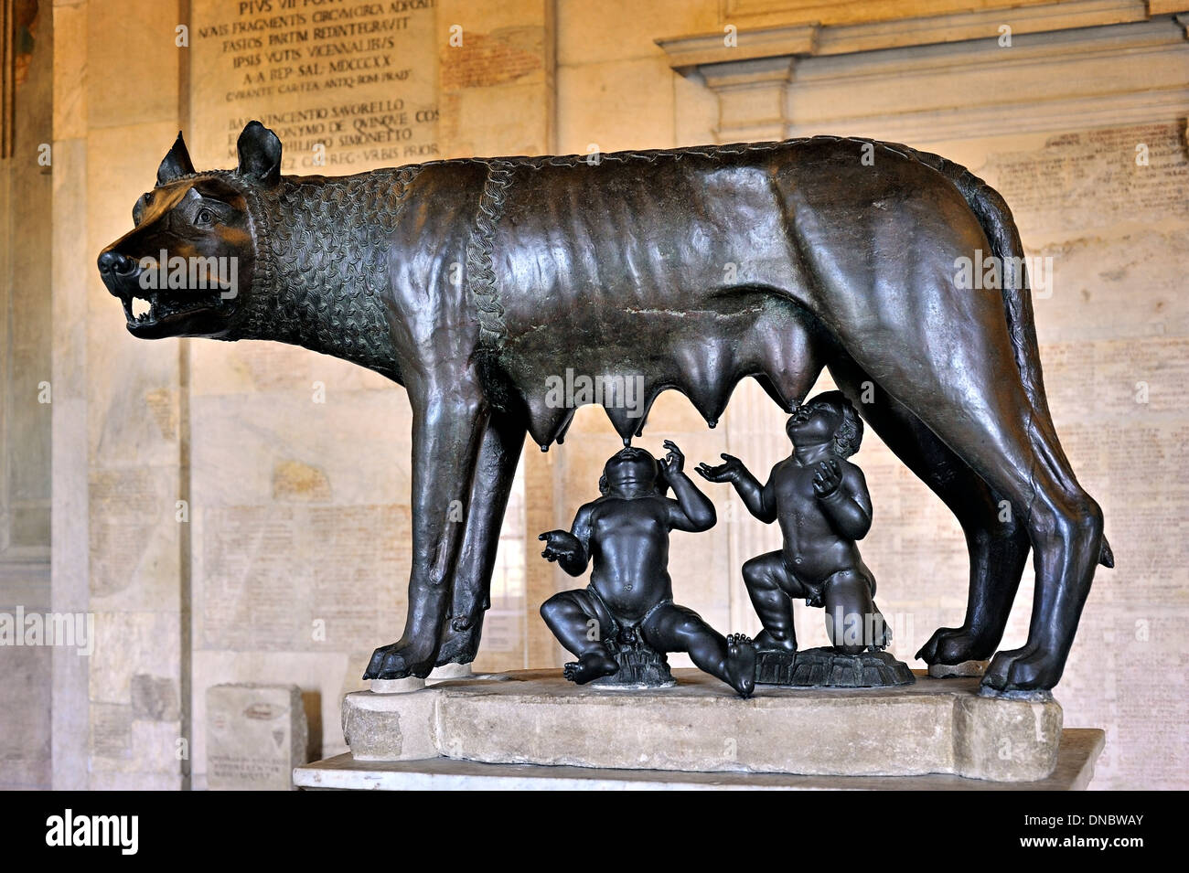 Louve rome Banque de photographies et d’images à haute résolution - Alamy
