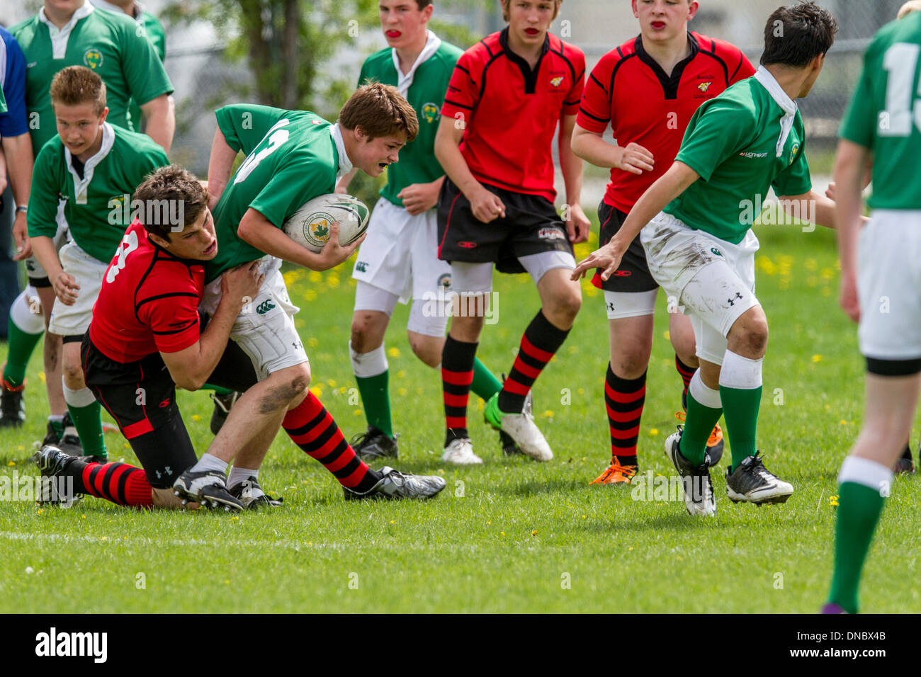 Garçons jouant des sports athlétiques, high school football rugby Banque D'Images