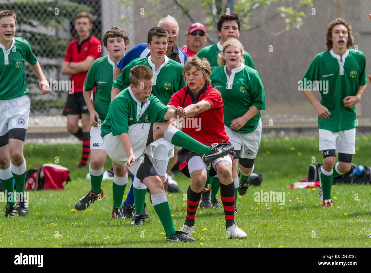 Garçons jouant des sports athlétiques, high school football rugby Banque D'Images