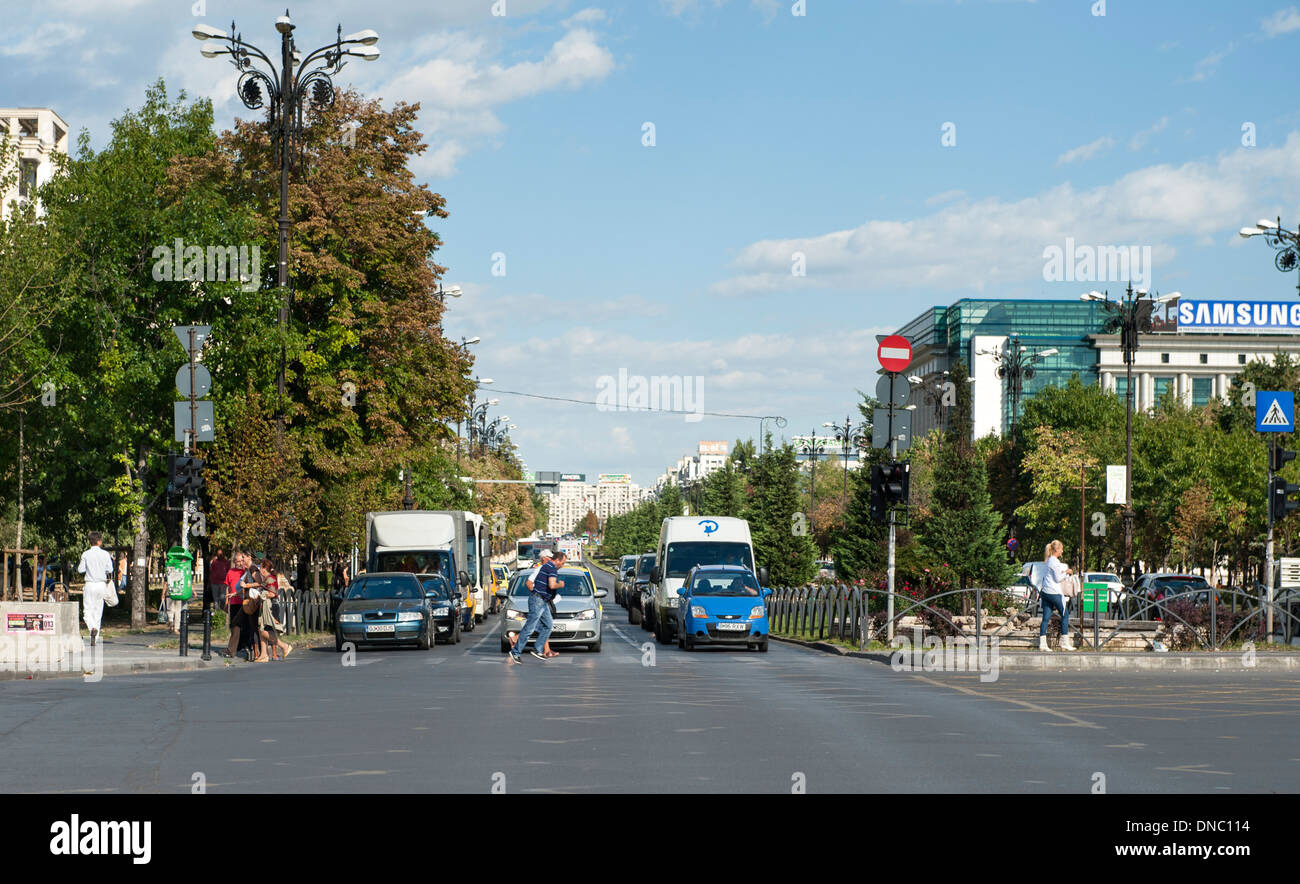 Bulevardul Unirii Boulevard (Unification) à Bucarest, la capitale de la Roumanie. Banque D'Images