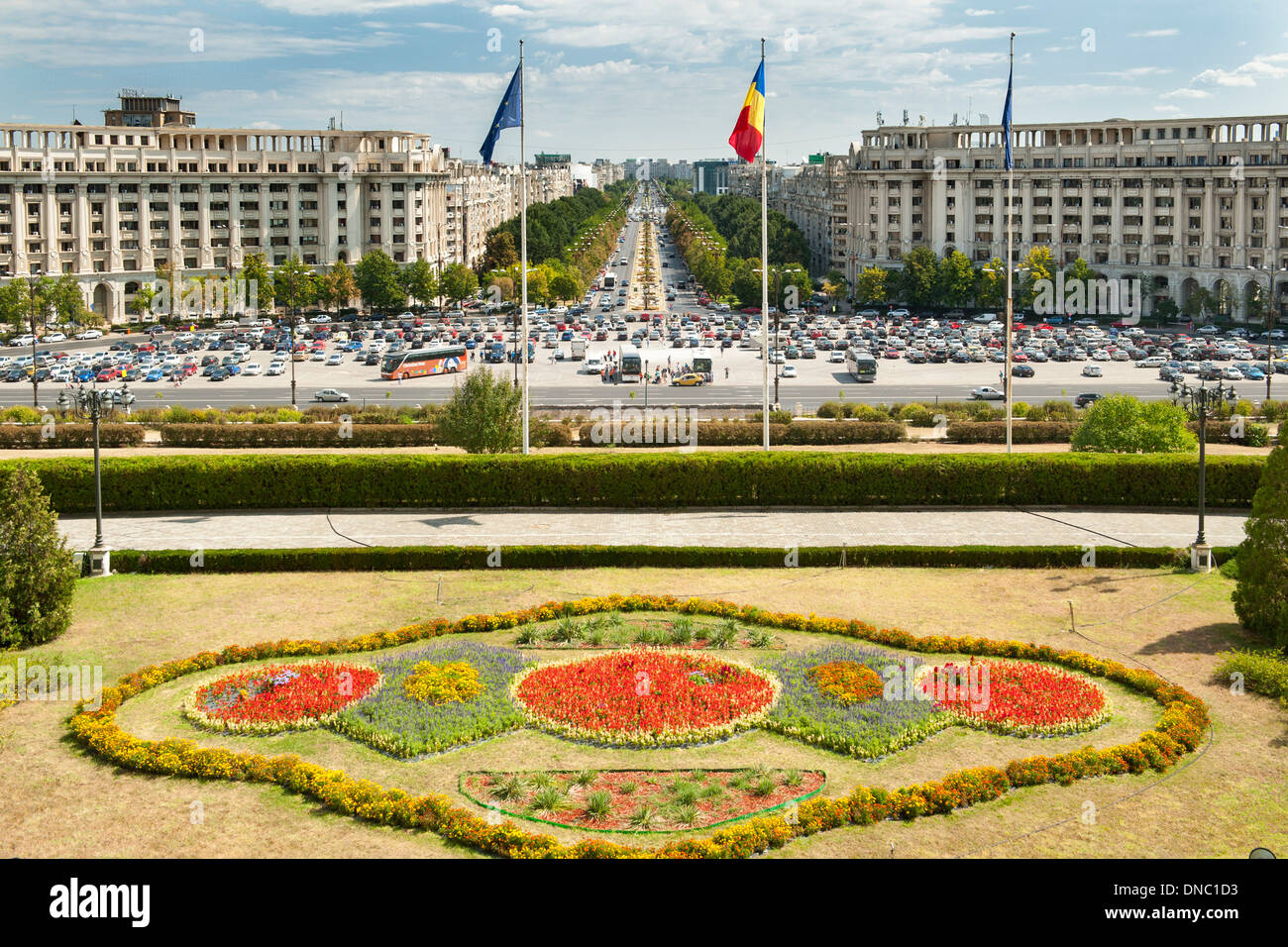 Vue de l'Unification Boulevard depuis le balcon du Palais du Parlement à Bucarest, la capitale de la Roumanie. Banque D'Images