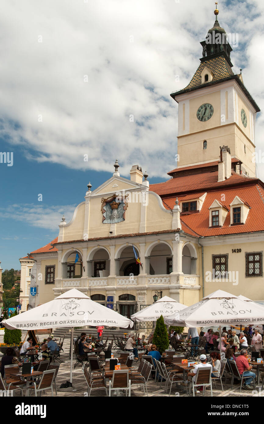 Le Musée d'Histoire (Muzeul Județean de Istorie) à Brașov place du Conseil (Piața Sfatului) dans la vieille ville de Brasov en Roumanie. Banque D'Images