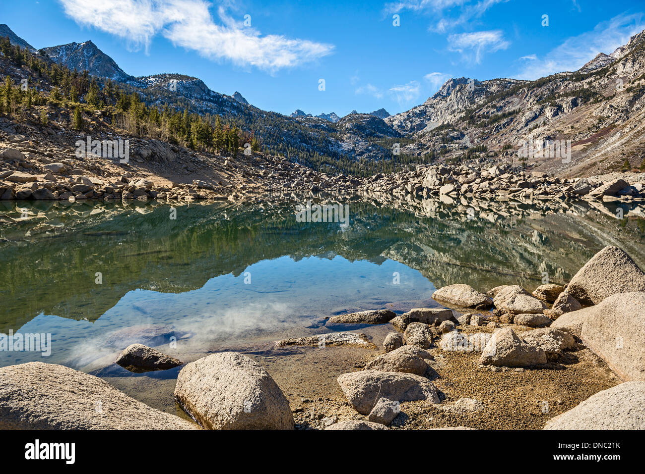 Sabrina Lake à Bishop Creek Canyon. Banque D'Images