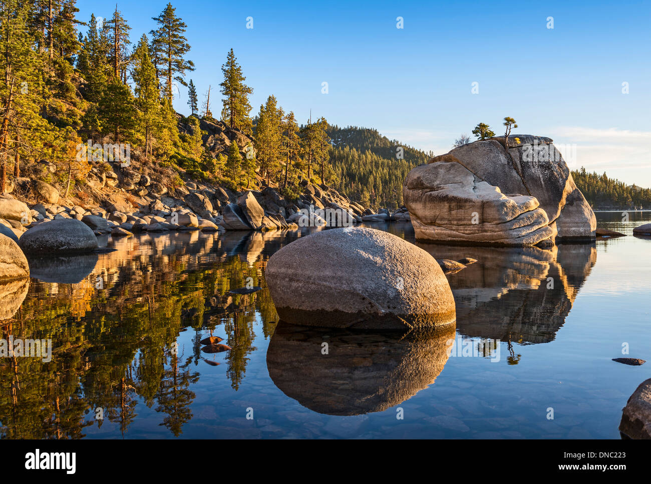 Vue spectaculaire de Bonsai Rock dans la région de Lake Tahoe. Banque D'Images
