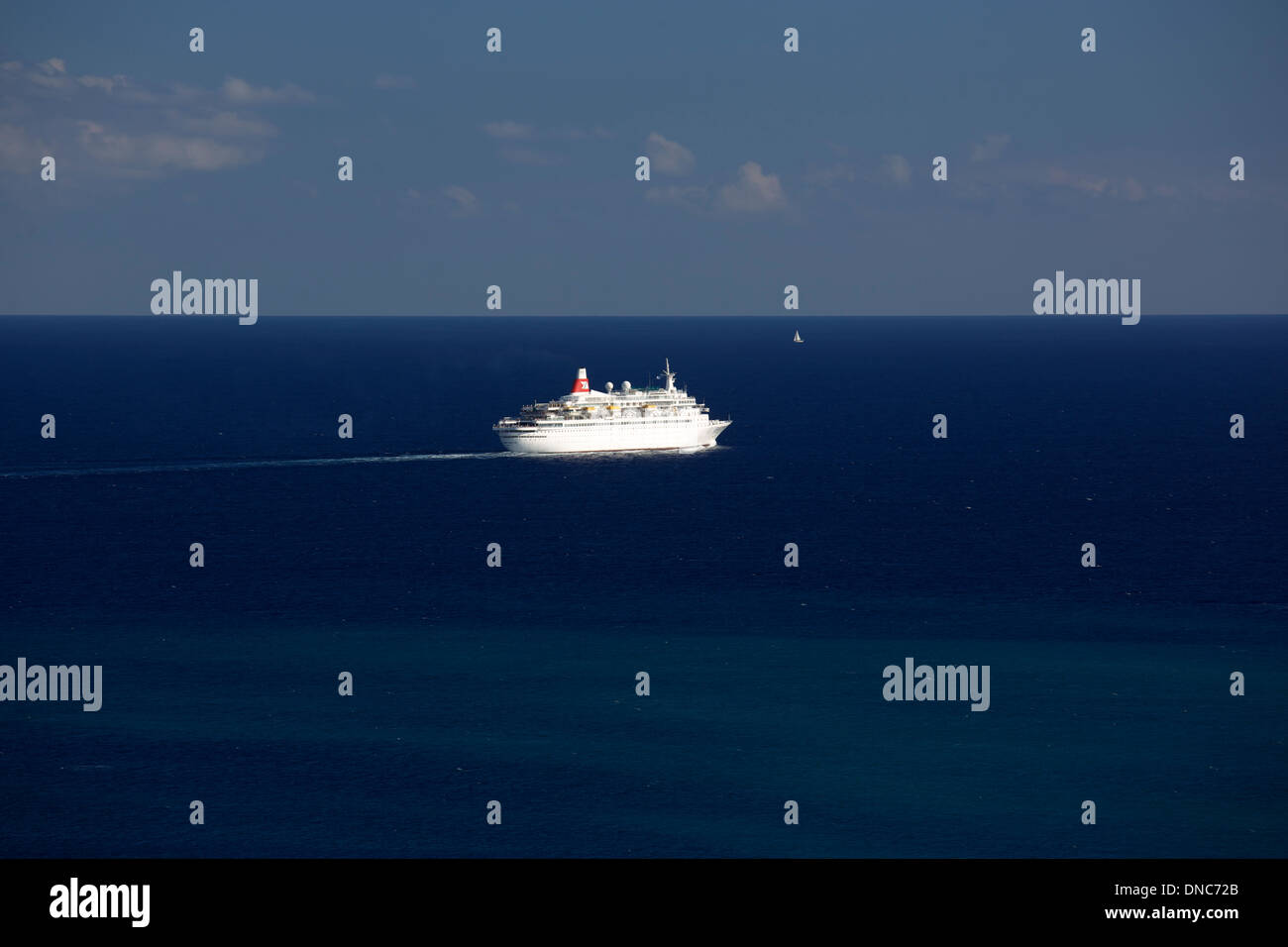 Yacht et Bateaux de croisière dans l'océan Atlantique, Madère Banque D'Images