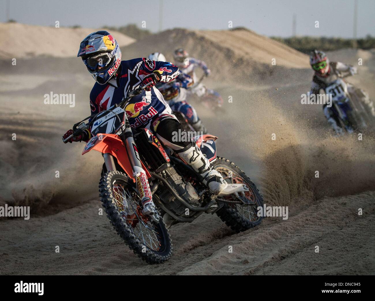 Sakhir, Bahreïn. 18Th Oct, 2013. Bahreïn motocross national day a eu lieu le championnat de Sakhir avec plus de 20 coureurs de Bahreïn et le Koweït , défi a été forte entre les cavaliers, le 20 décembre 2013.Photo : Ahmed AlFardan/NurPhoto Alfardan Crédit : Ahmed/NurPhoto ZUMAPRESS.com/Alamy/Live News Banque D'Images