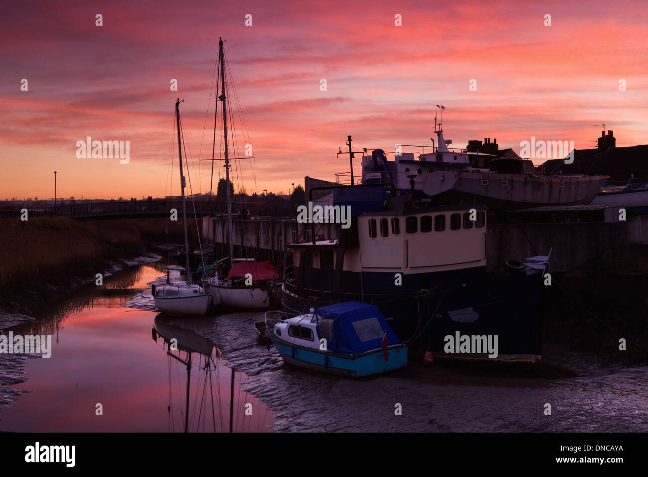 Le chantier naval et Haven sur Waterside Road à Barton upon Humber dans Lincolnshire du Nord après le coucher du soleil Banque D'Images