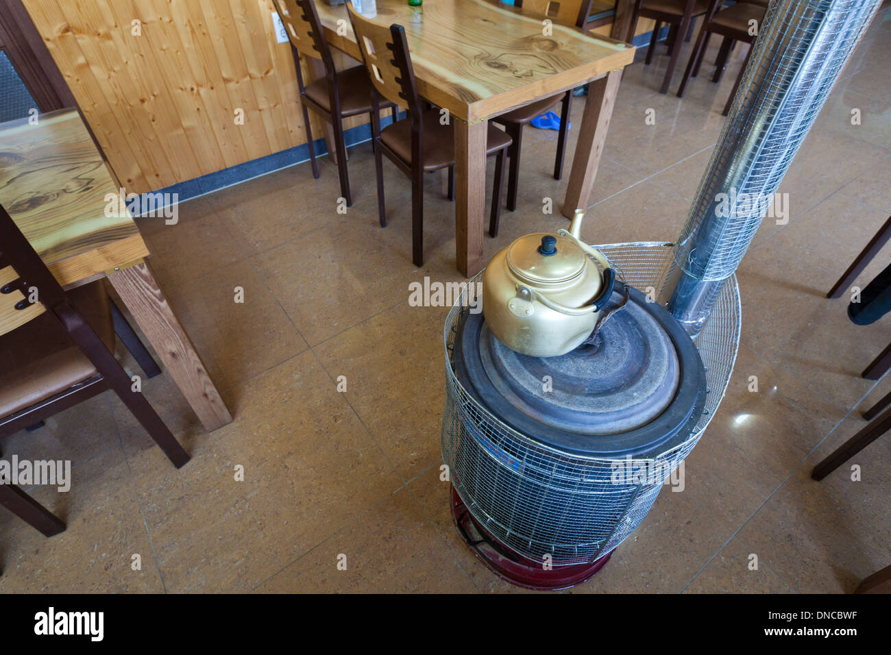 Poêle à bois dans le restaurant - Corée du Sud. Banque D'Images