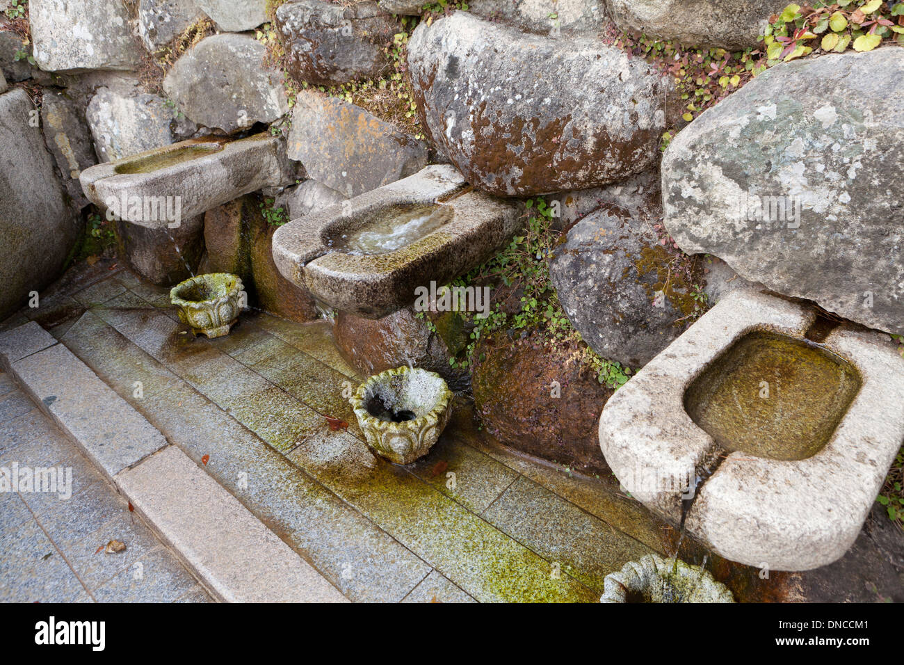 Puits d'eau de source naturelle à temple bouddhiste - Gyeongju, Corée du Sud Banque D'Images
