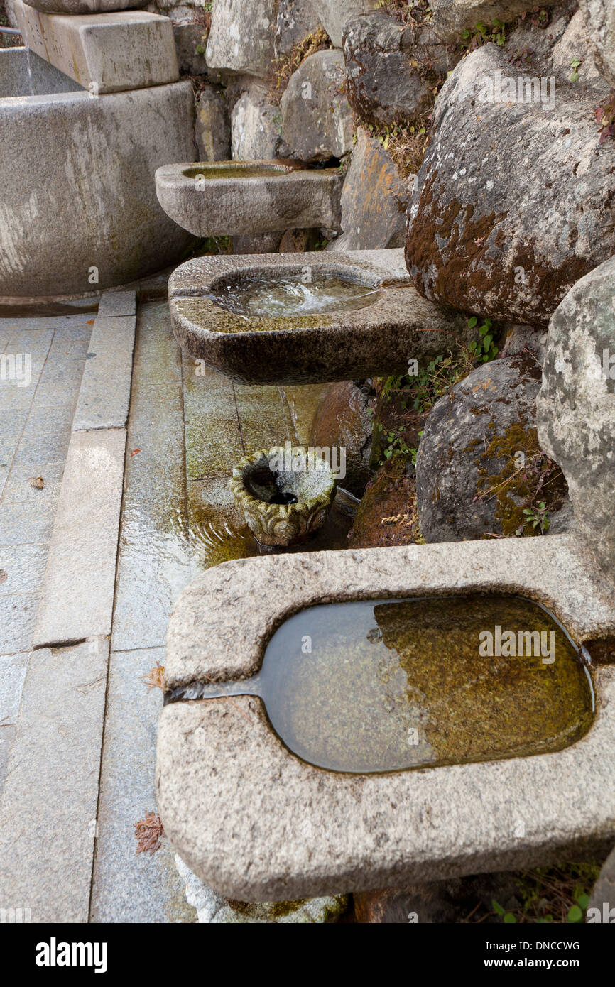 Puits d'eau de source naturelle à temple bouddhiste - Gyeongju, Corée du Sud Banque D'Images