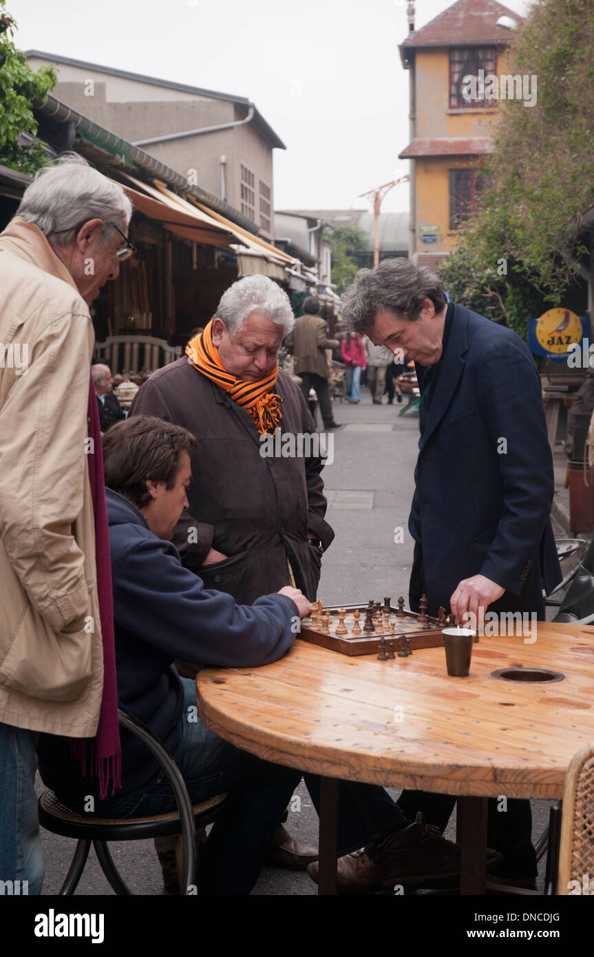 Joueurs d'échecs de marché aux puces de Clignancourt (Marché aux Puces de Saint-Ouen) Banque D'Images