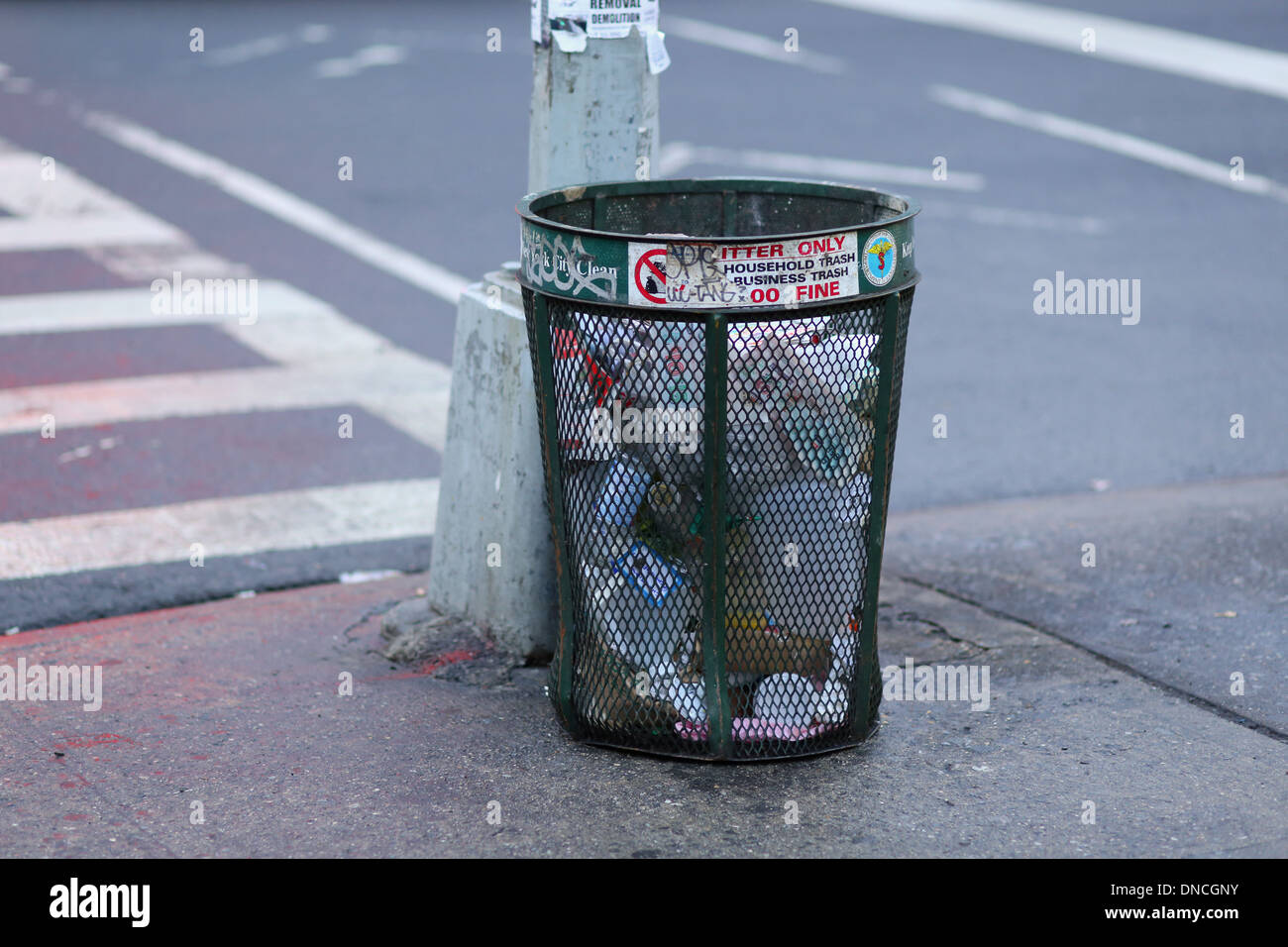 Poubelle de NYC Photo Stock - Alamy