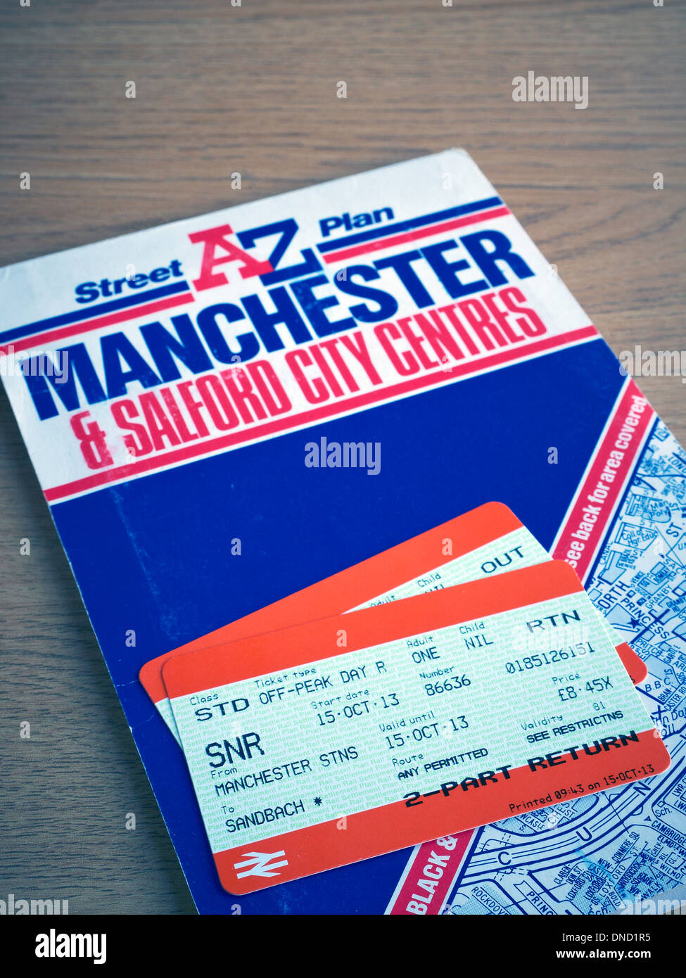 Les billets de train sur Manchester street map UK Banque D'Images