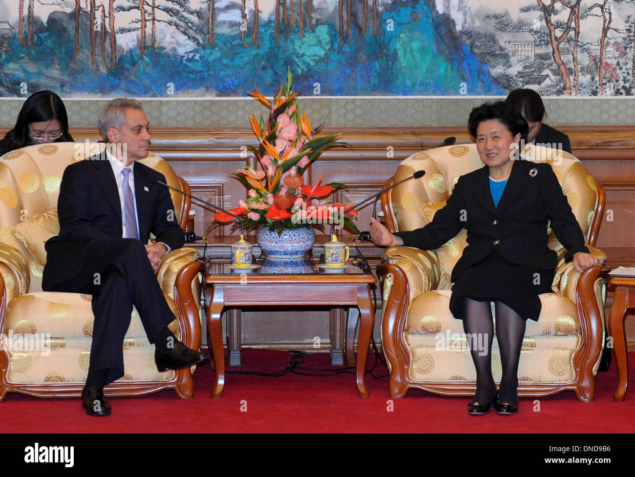 Beijing, Chine. Dec 23, 2013. Le vice-Premier ministre chinois Liu Yandong (R) rencontre le maire de Chicago Rahm Emanuel à Beijing, capitale de Chine, le 23 décembre 2013. © Zhang Duo/Xinhua/Alamy Live News Banque D'Images