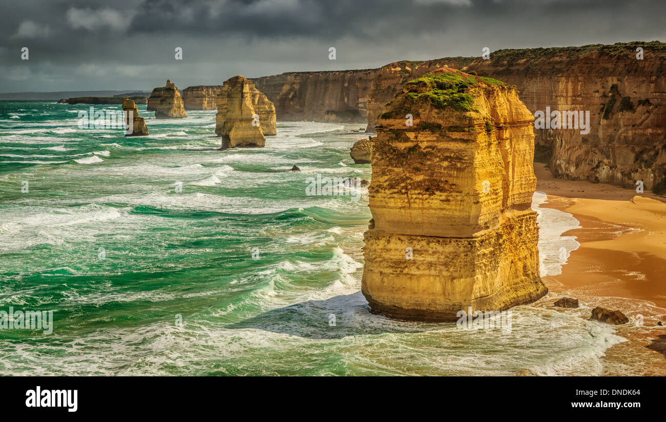 Les douze apôtres, les roches calcaires, Port Campbell National Park, Victoria, Australie Banque D'Images