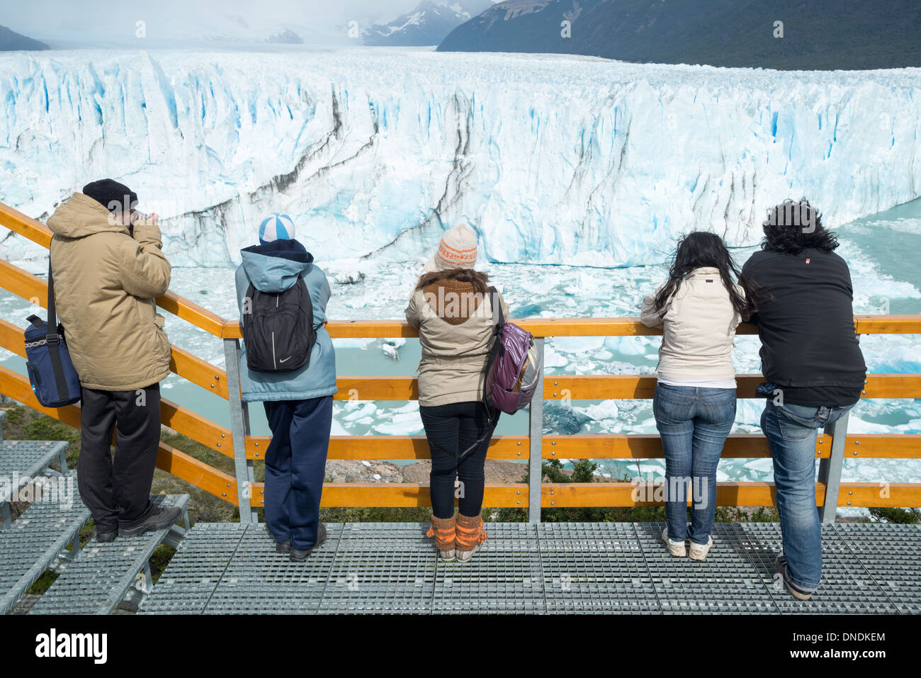 Les touristes, le Glacier Perito Moreno Argentine Parc National Los Glaciares Banque D'Images