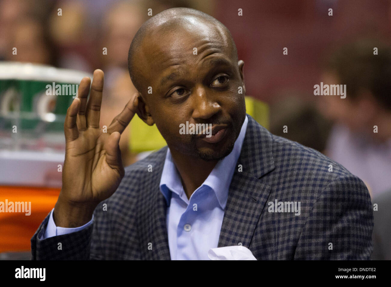 20 décembre 2013 Filets de Brooklyn : garde de tir Jason Terry (31) réagit sur le banc pendant le match de NBA entre les Brooklyn nets et les Philadelphia 76ers au Wells Fargo Center de Philadelphie, Pennsylvanie. Les 76ers a gagné 121-120 en prolongation. Christopher (Szagola/Cal Sport Media) Banque D'Images