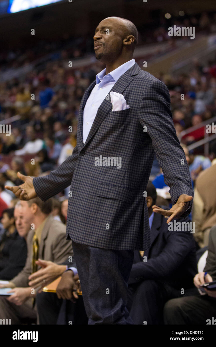 20 décembre 2013 Filets de Brooklyn : garde de tir Jason Terry (31) réagit sur le banc pendant le match de NBA entre les Brooklyn nets et les Philadelphia 76ers au Wells Fargo Center de Philadelphie, Pennsylvanie. Les 76ers a gagné 121-120 en prolongation. Christopher (Szagola/Cal Sport Media) Banque D'Images