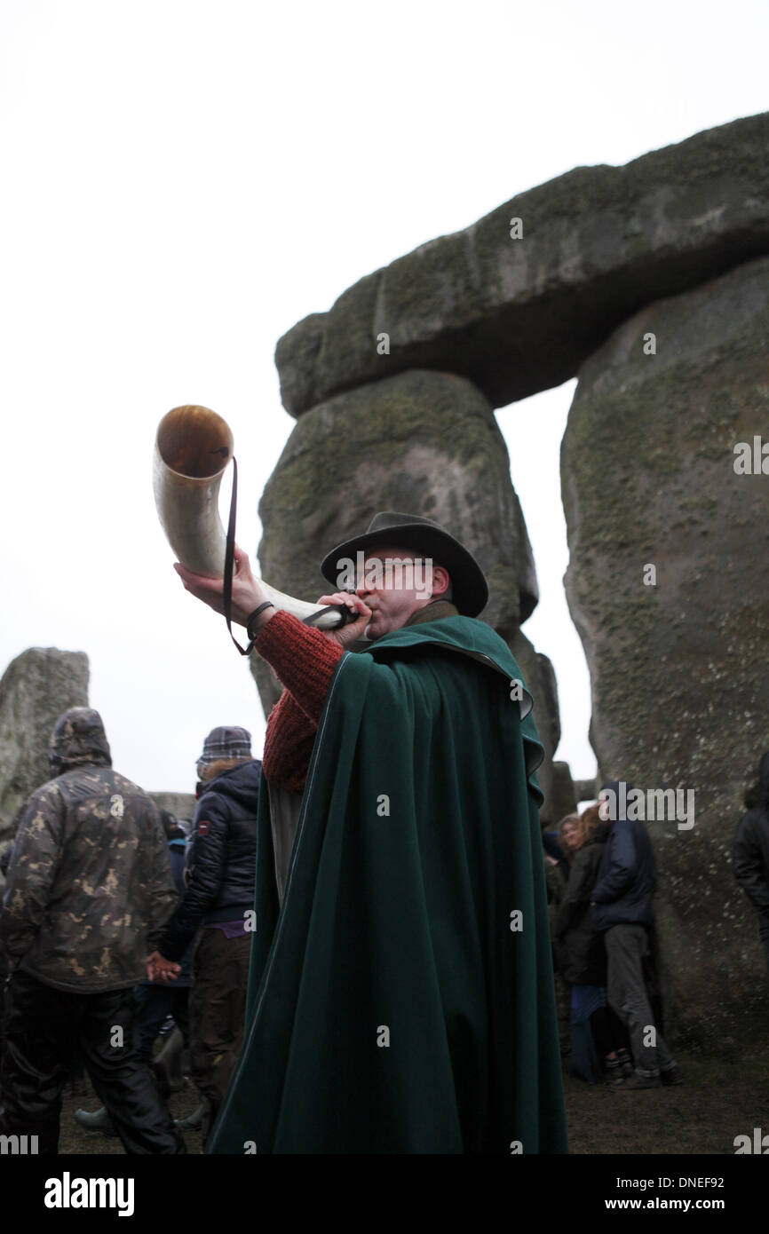 Célébrations du solstice d'hiver au lever du soleil à Stonehenge UNESCO World Heritage Site, England, UK Banque D'Images