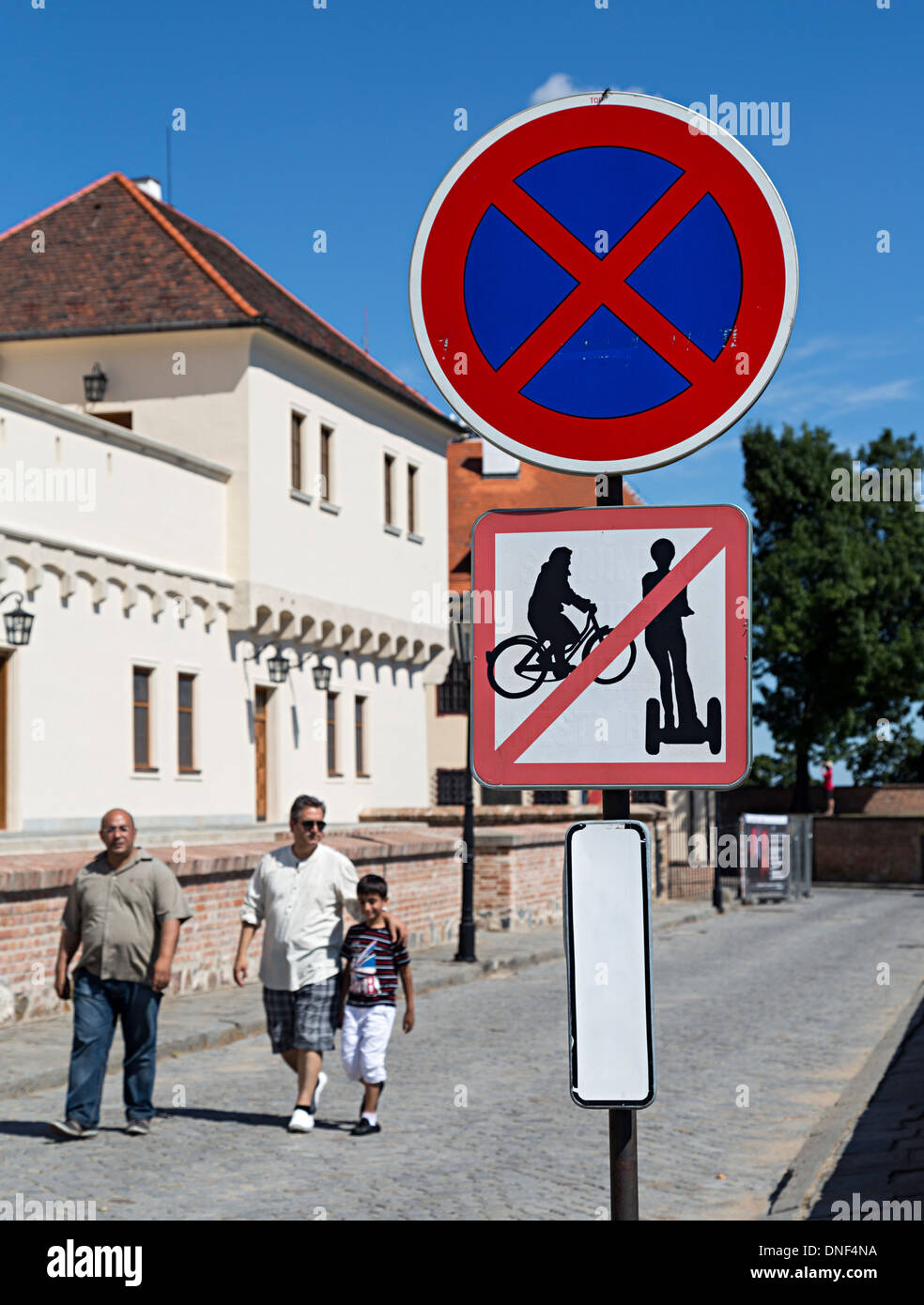 No parking sign sans Segway ou bicyclettes, Brno, République Tchèque, Europe Banque D'Images