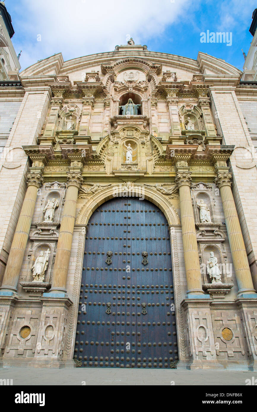 Cathédrale de Lima au Pérou. Vieille église en Amérique du Sud construite en 1540. L'Arequipa Plaza de Armas est l'une des plus belles de Banque D'Images