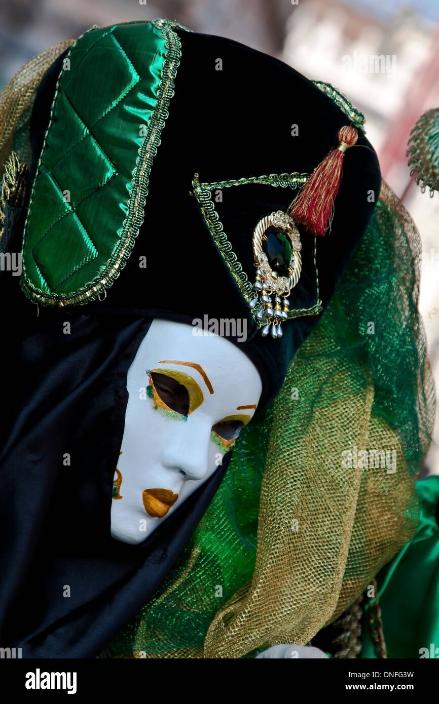 Une femme avec un masque de carnaval à Venise Banque D'Images