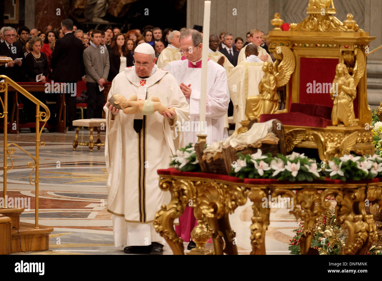 VAtican, Rome, Italie. 24 décembre 2013. Célébration de la messe de Noël du Pape Francis Crédit : Realy Easy Star/Alamy Live News Banque D'Images