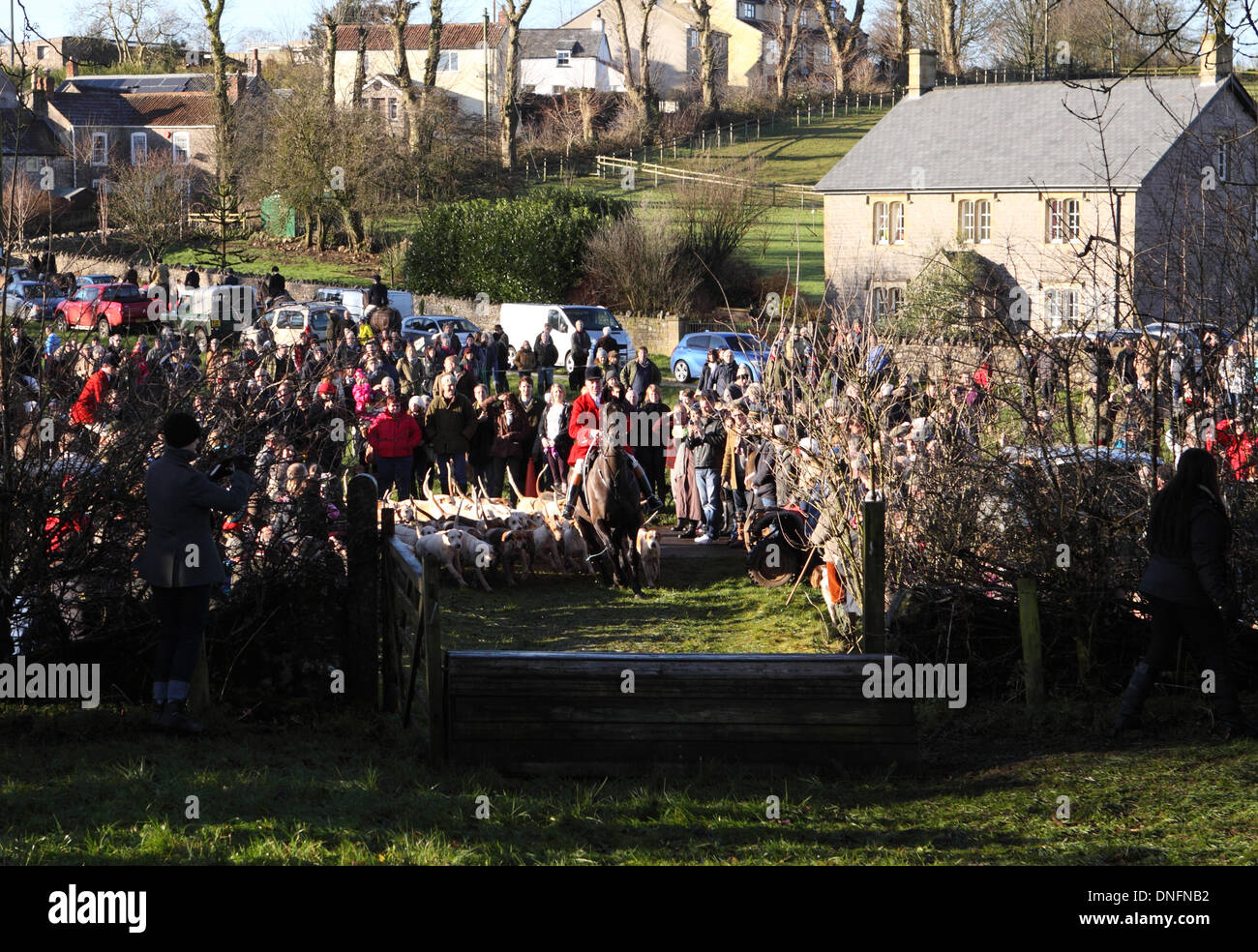 Priddy, Somerset, Boxing Day 2013. Les agriculteurs de Mendip Hunt est parti de Priddy led verte par le maître et chiens de chasse Banque D'Images