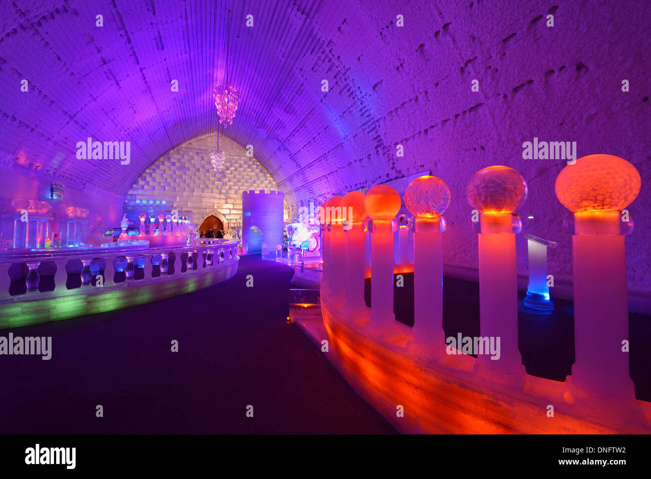 Chapelle de Mariage rouge et violet ice bar de l''Aurora ice museum chena hot springs alaska Banque D'Images