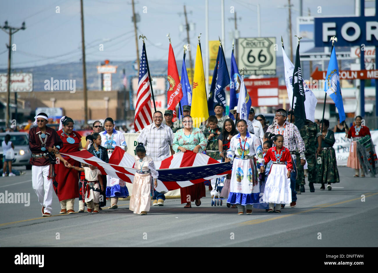 Drapeaux sur la Route 66, Cérémonie, Gallup Inter-Tribal Ceremonial, Nouveau Mexique USA Banque D'Images