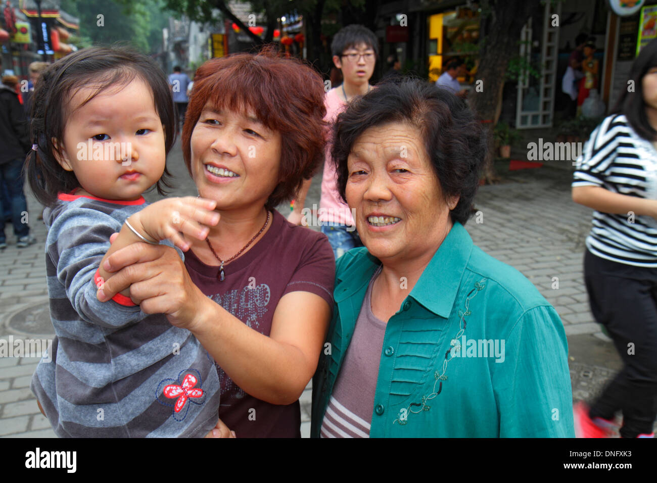 Pékin Chine,Asie,Chinois,Oriental,Dongcheng District,Nanluoguxiang,hutong,shopping shopper shoppers magasins marché marché achat sel Banque D'Images